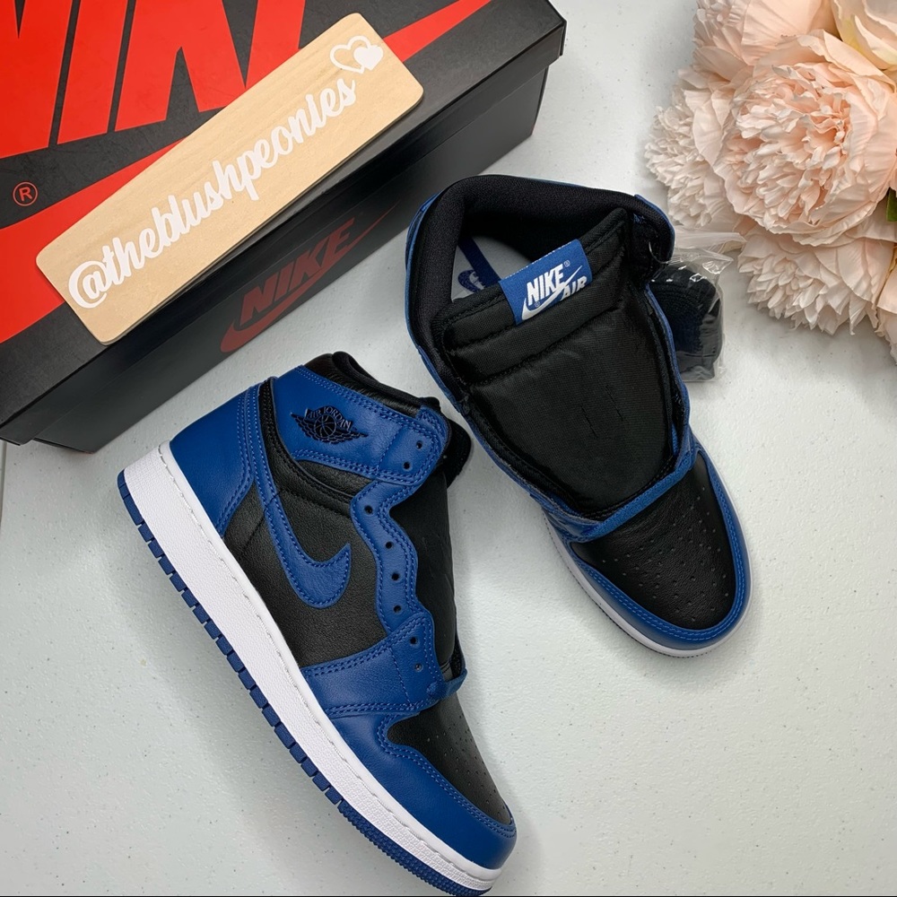 Jordan 1 Retro OG - Picture 5 of 12